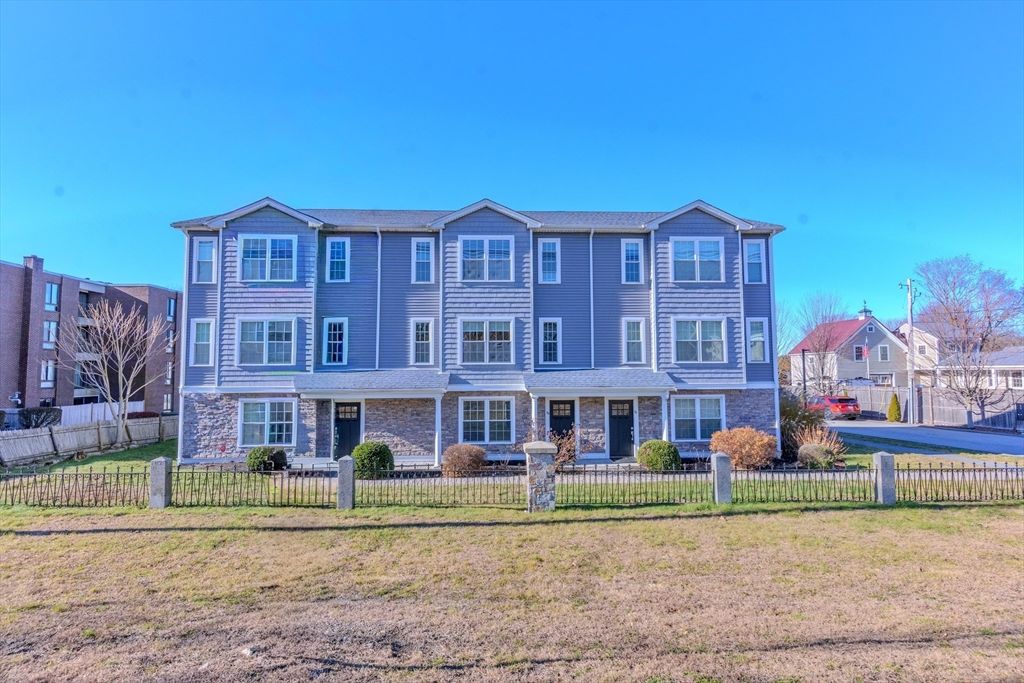 2 Mitchell Ln B, Weymouth, MA 02190