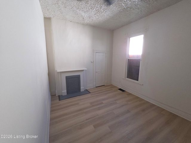 2701 W Madison St, Louisville, KY 40211