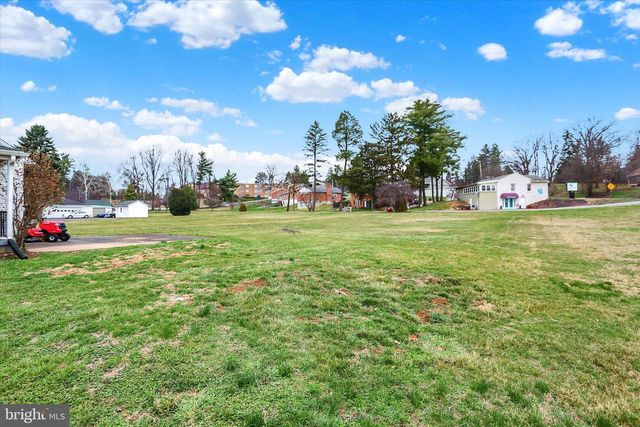 2229 BROUGHER LN, York, PA 17408