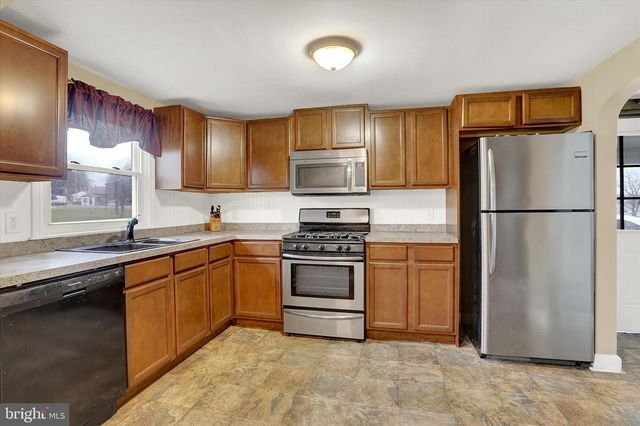 2229 BROUGHER LN, York, PA 17408