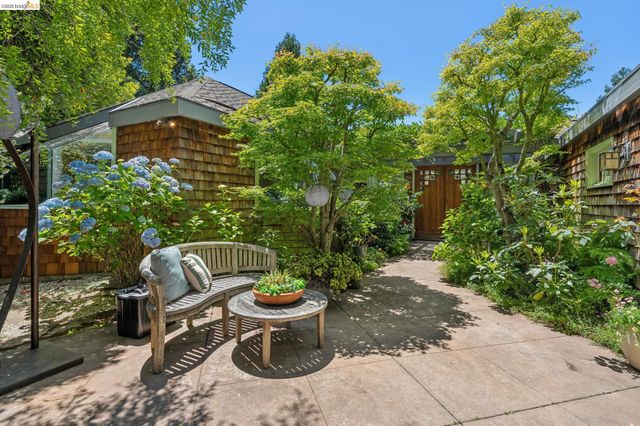 2223 Tunnel Rd, Oakland, CA 94611