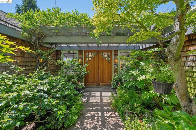 2223 Tunnel Rd, Oakland, CA 94611