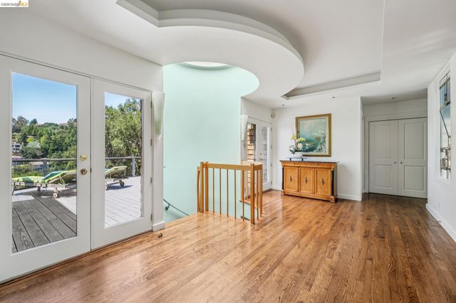 2223 Tunnel Rd, Oakland, CA 94611