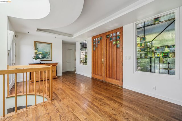2223 Tunnel Rd, Oakland, CA 94611