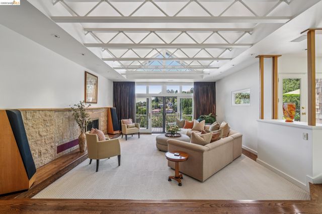 2223 Tunnel Rd, Oakland, CA 94611
