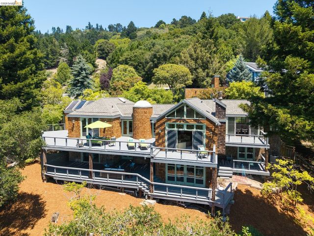 2223 Tunnel Rd, Oakland, CA 94611