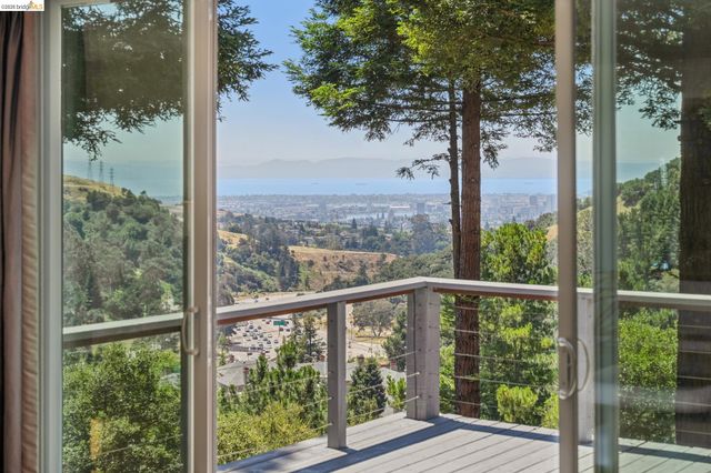 2223 Tunnel Rd, Oakland, CA 94611