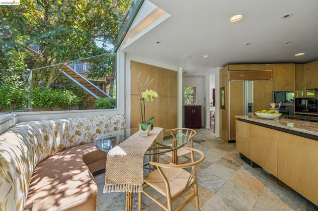 2223 Tunnel Rd, Oakland, CA 94611