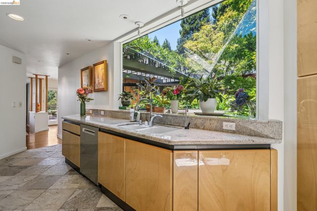 2223 Tunnel Rd, Oakland, CA 94611