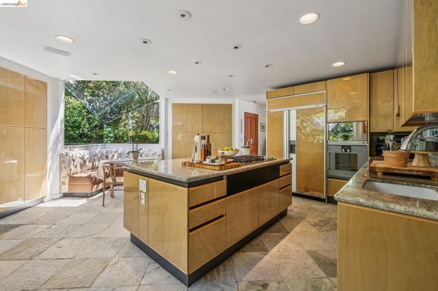 2223 Tunnel Rd, Oakland, CA 94611