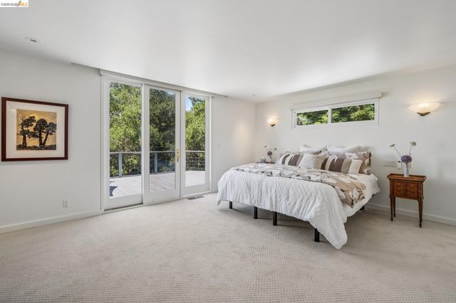 2223 Tunnel Rd, Oakland, CA 94611