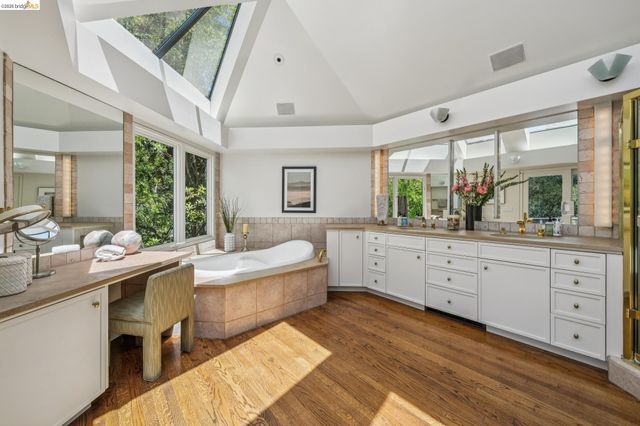 2223 Tunnel Rd, Oakland, CA 94611