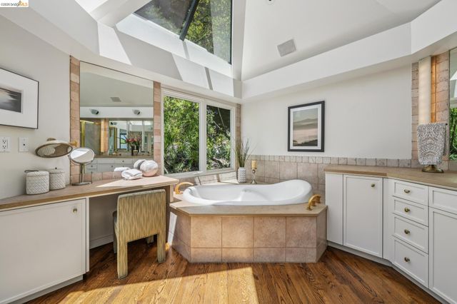2223 Tunnel Rd, Oakland, CA 94611