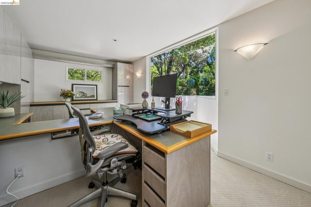 2223 Tunnel Rd, Oakland, CA 94611