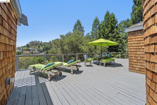 2223 Tunnel Rd, Oakland, CA 94611