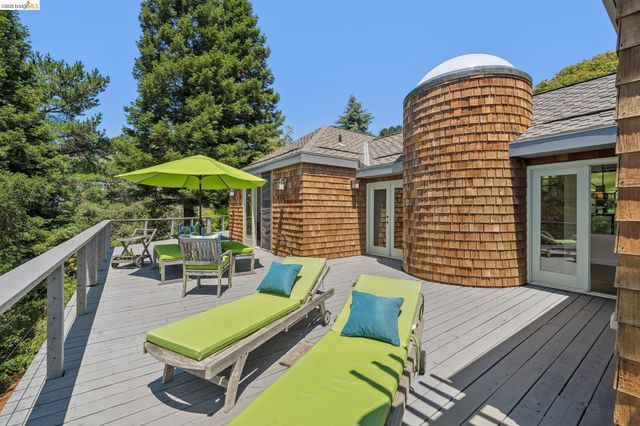 2223 Tunnel Rd, Oakland, CA 94611