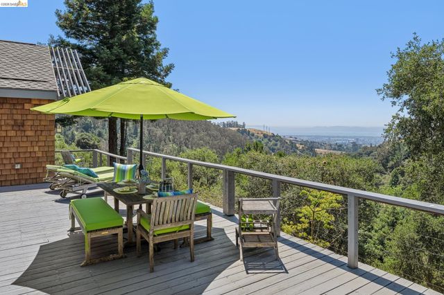 2223 Tunnel Rd, Oakland, CA 94611