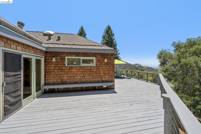 2223 Tunnel Rd, Oakland, CA 94611