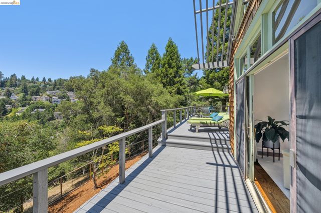 2223 Tunnel Rd, Oakland, CA 94611