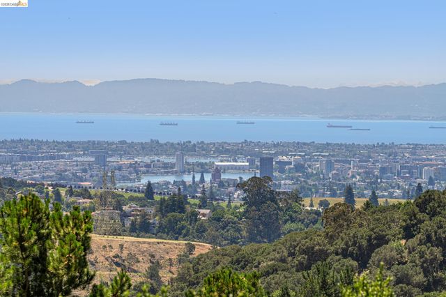 2223 Tunnel Rd, Oakland, CA 94611