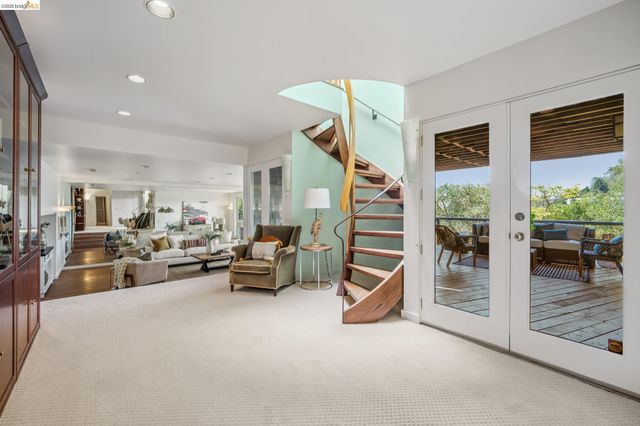2223 Tunnel Rd, Oakland, CA 94611