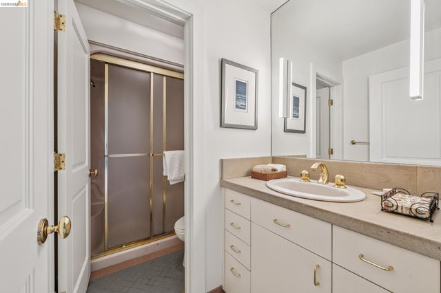 2223 Tunnel Rd, Oakland, CA 94611