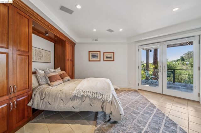 2223 Tunnel Rd, Oakland, CA 94611