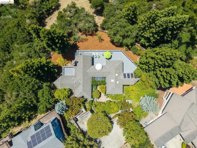 2223 Tunnel Rd, Oakland, CA 94611