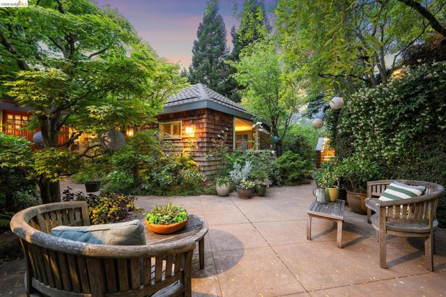 2223 Tunnel Rd, Oakland, CA 94611