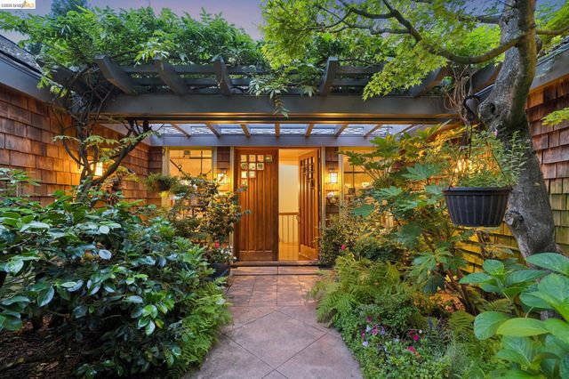 2223 Tunnel Rd, Oakland, CA 94611