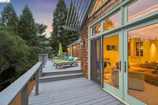 2223 Tunnel Rd, Oakland, CA 94611