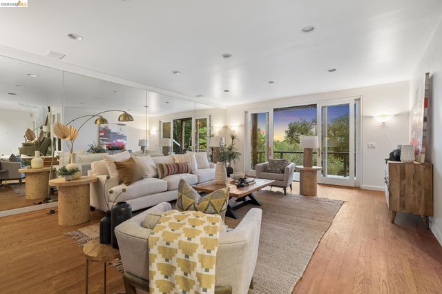 2223 Tunnel Rd, Oakland, CA 94611