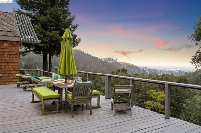 2223 Tunnel Rd, Oakland, CA 94611