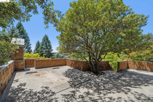 2223 Tunnel Rd, Oakland, CA 94611