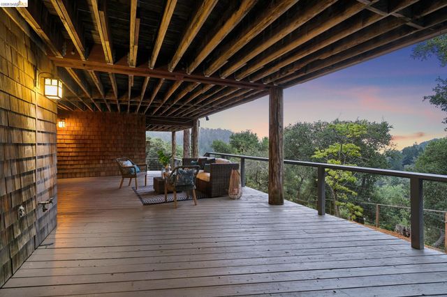 2223 Tunnel Rd, Oakland, CA 94611