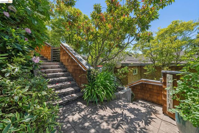 2223 Tunnel Rd, Oakland, CA 94611