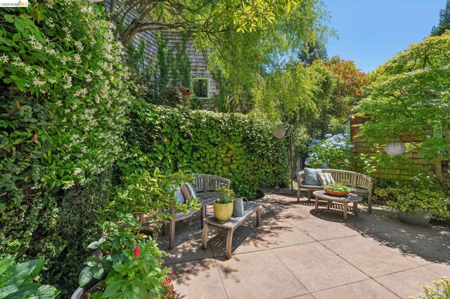 2223 Tunnel Rd, Oakland, CA 94611