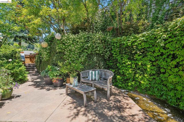 2223 Tunnel Rd, Oakland, CA 94611