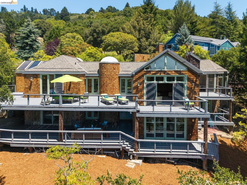 2223 Tunnel Rd, Oakland, CA 94611