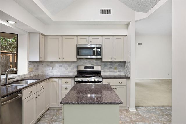 8302 Mendota CV, Austin, TX 78717