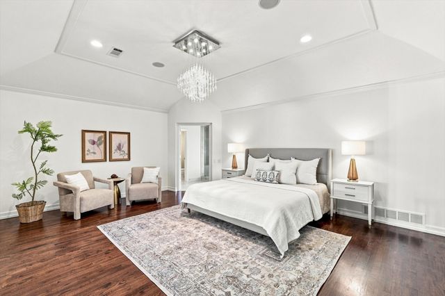 5702 Club Oaks Drive, Dallas, TX 75248