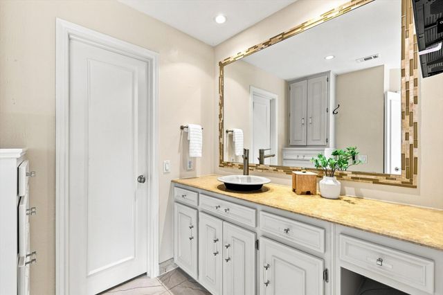 5702 Club Oaks Drive, Dallas, TX 75248