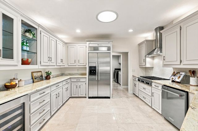 5702 Club Oaks Drive, Dallas, TX 75248