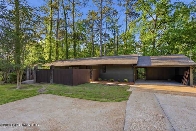 1917 E Northside Drive, Jackson, MS 39211