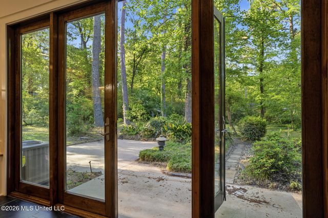 1917 E Northside Drive, Jackson, MS 39211