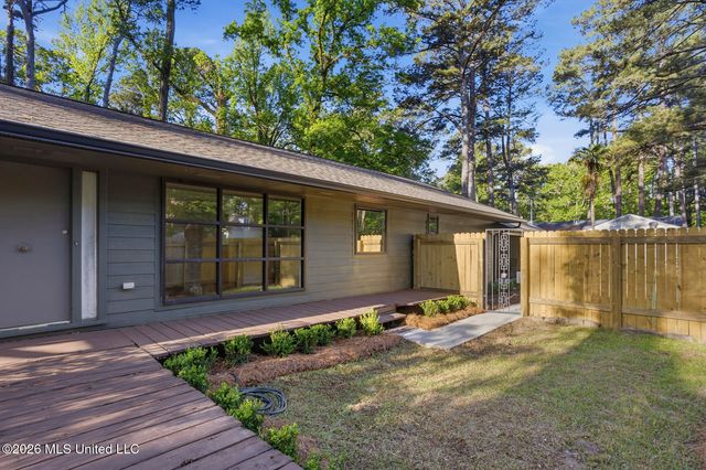 1917 E Northside Drive, Jackson, MS 39211