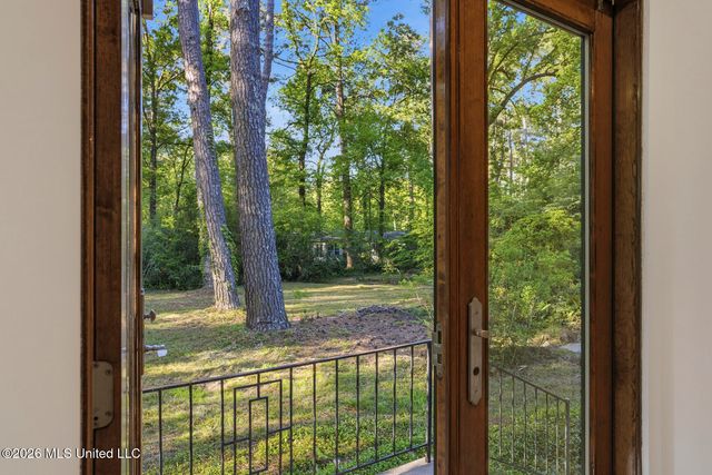 1917 E Northside Drive, Jackson, MS 39211