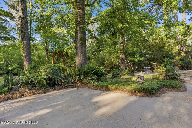 1917 E Northside Drive, Jackson, MS 39211
