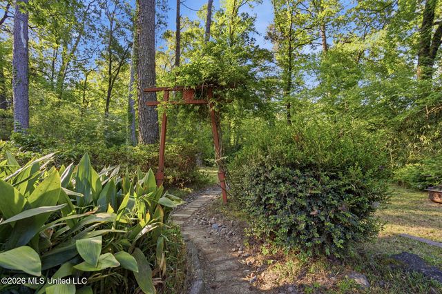 1917 E Northside Drive, Jackson, MS 39211