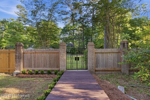 1917 E Northside Drive, Jackson, MS 39211